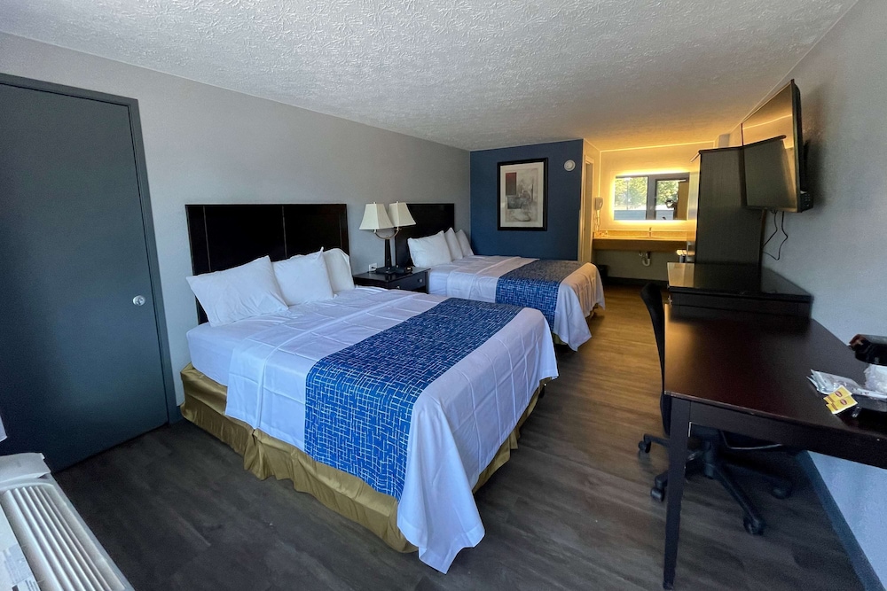 Room, 2 Queen Beds, Non Smoking - Photo 2