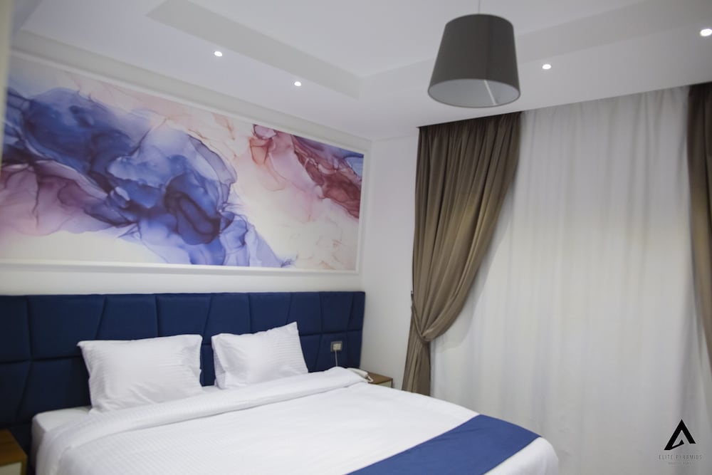 Standard Room, 1 Queen Bed, Pool View photo 2