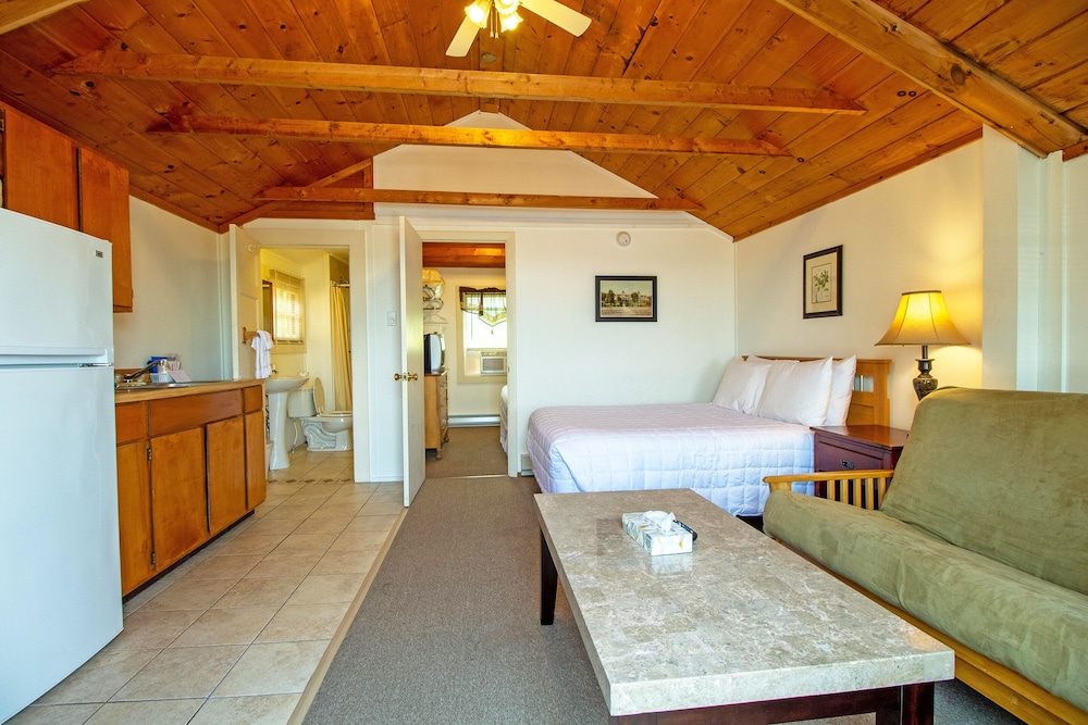 Large Two Room Cottage with Shared Balcony photo 1