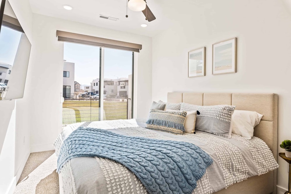 Condo, 3 Bedrooms