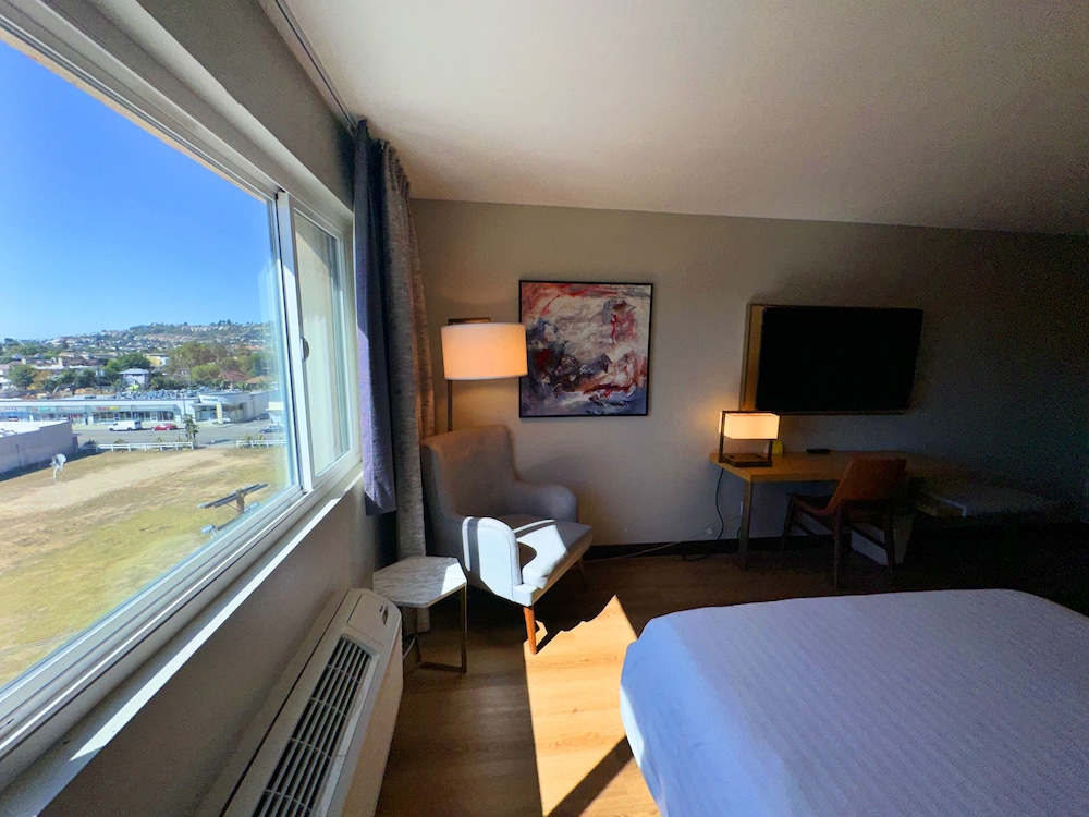 Double Room, Non Smoking - Photo 17
