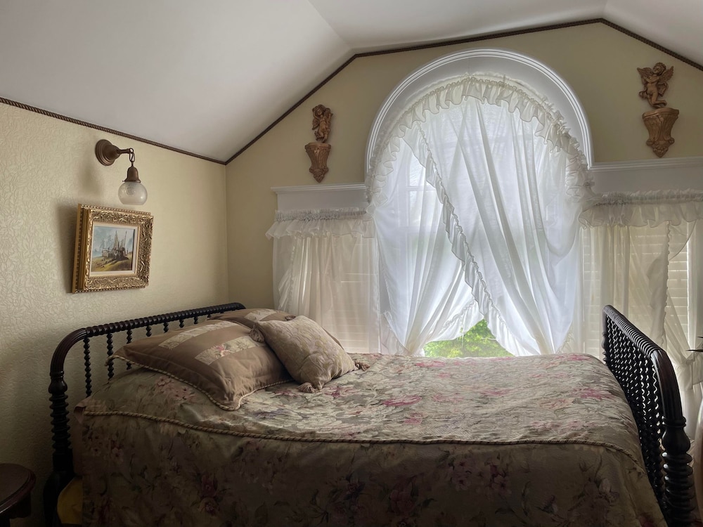 Standard Double or Twin Room, Ensuite (Regular) photo 2