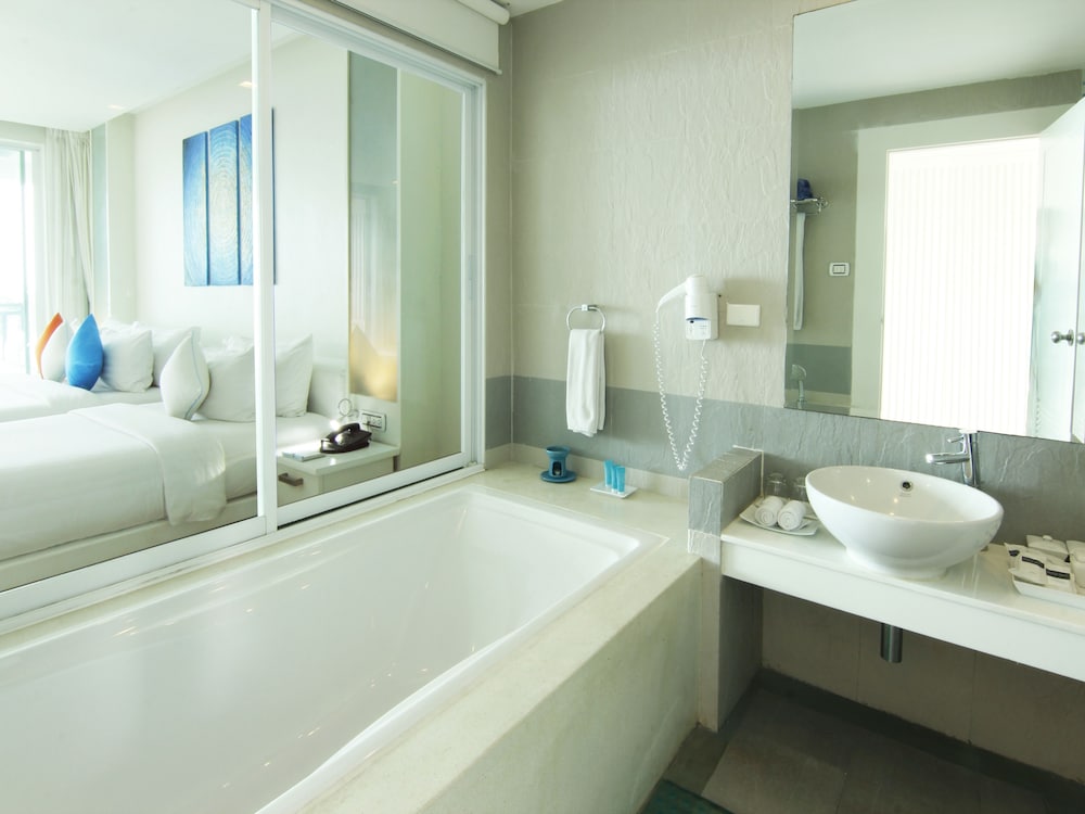 Superior Room, Sea View - Photo 4