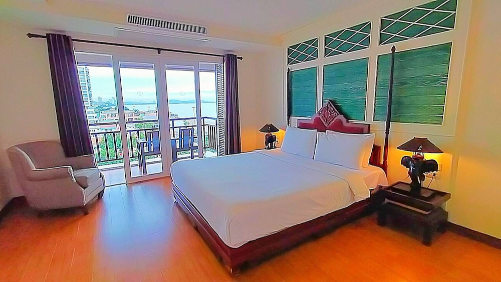 Heritage Deluxe Double Room With Seaview