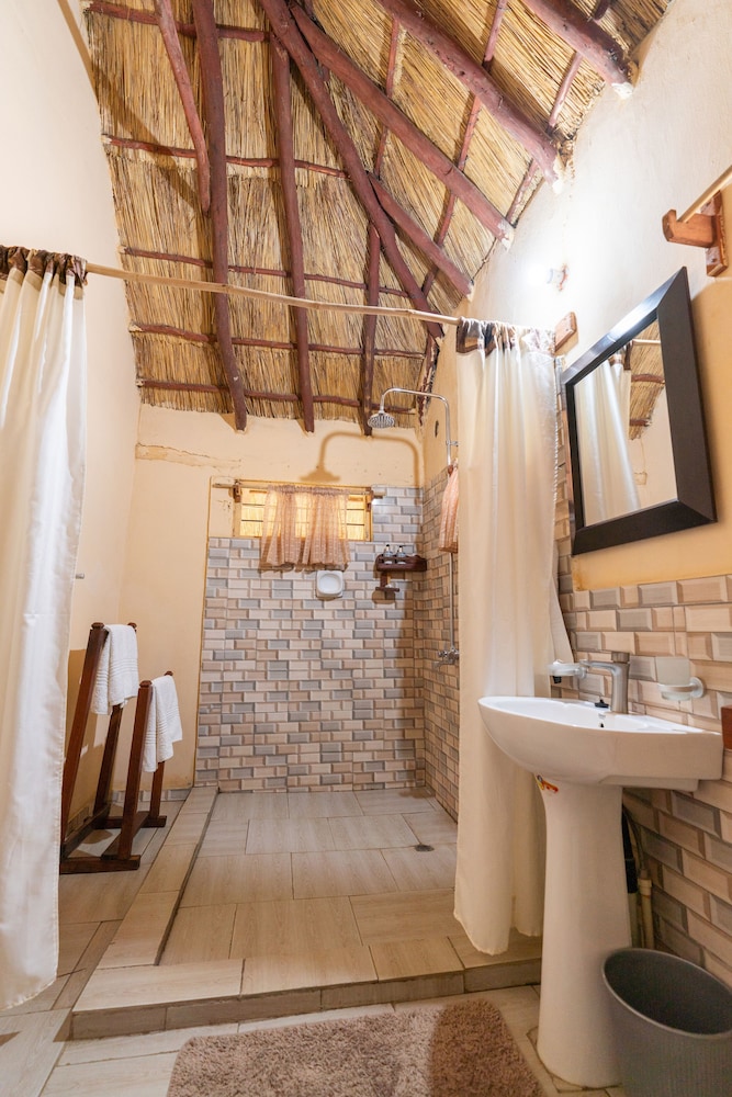 Family Chalet, 2 Twin Beds, Private Bathroom, Lakeside photo 3