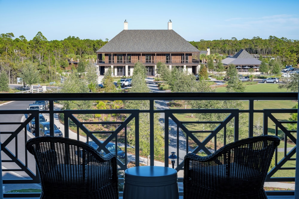 Room, 2 Queen Beds, Balcony, Partial Lake View