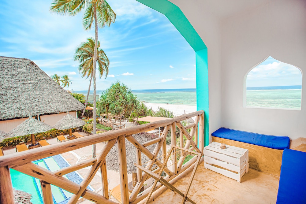 Classic Room, 1 Bedroom, Partial Ocean View, Beachside