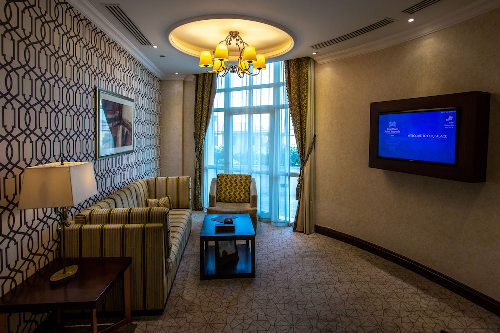Junior Suite, 1 Bedroom, Club Lounge Access, City View (Maxim Suite) thumbnail 6