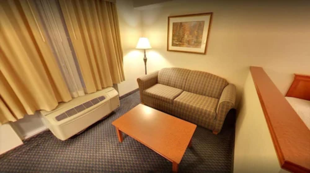 Suite, 2 Queen Beds, Non Smoking photo 3