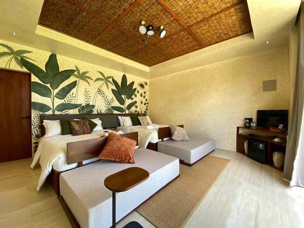 Deluxe Suite, Garden View
