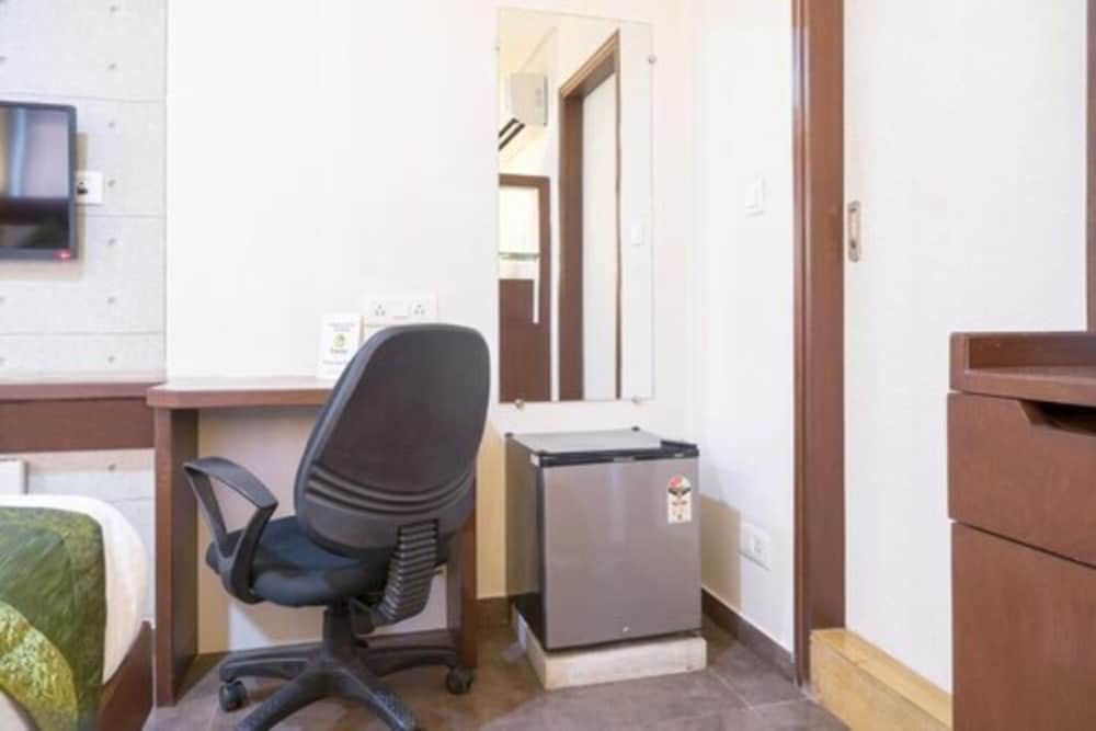Deluxe Room, City View, Corner photo 2