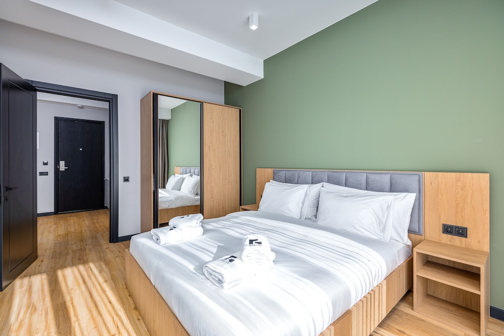 Deluxe One-Bedroom Balcony Suite with Kitchen photo 1