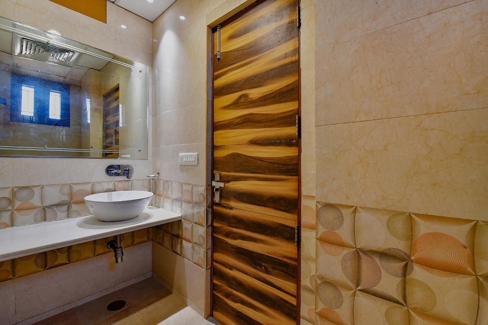 Deluxe Room - Photo 18