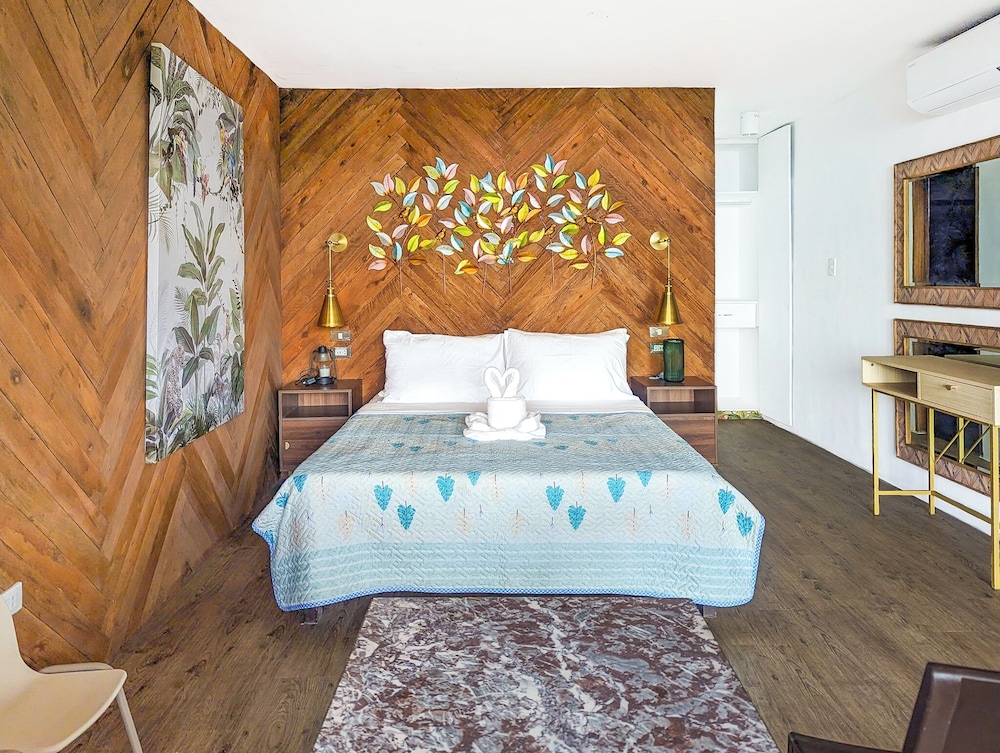 Superior Double Room, 1 Queen Bed, Non Smoking, Ocean View photo 2