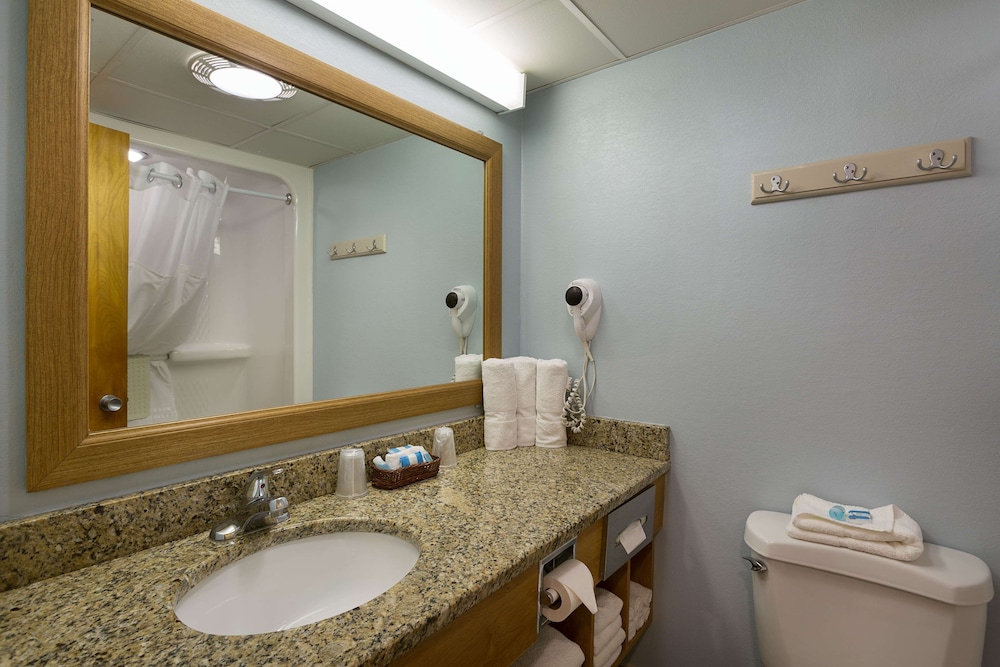 Suite, 1 Queen Bed, Accessible, Partial Ocean View (Full Kitchen) - Photo 5