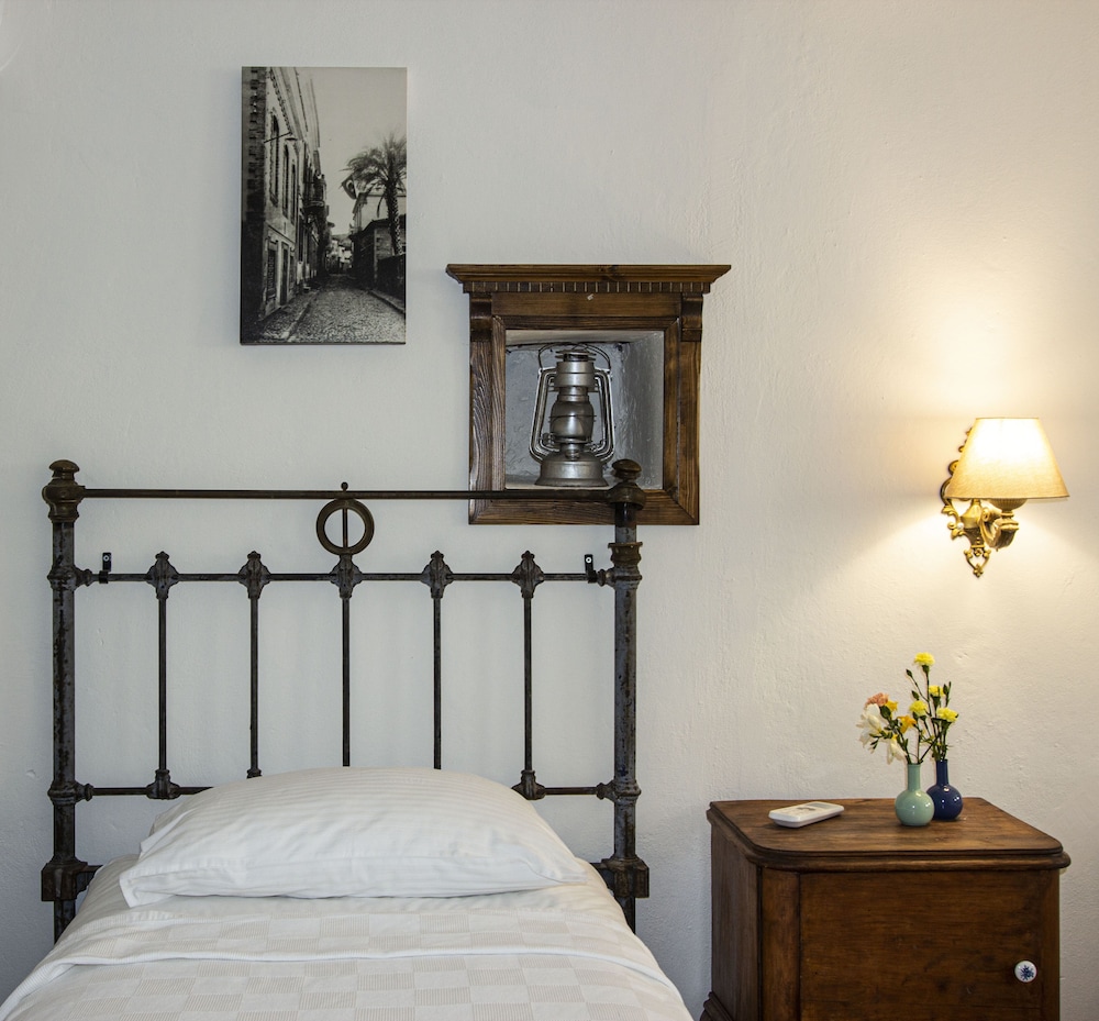 Standard Triple Room - Photo 2