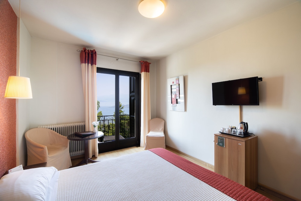 Double Room with balcony and Panoramic Volos View - Photo 3