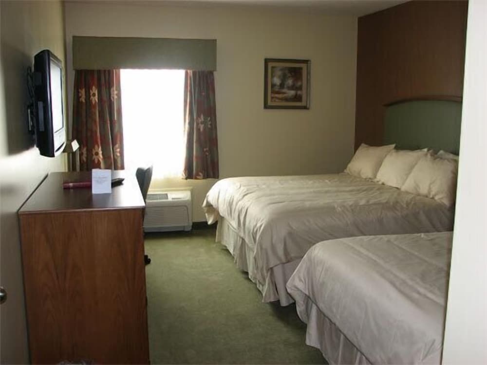 Signature Room, Refrigerator & Microwave photo 1