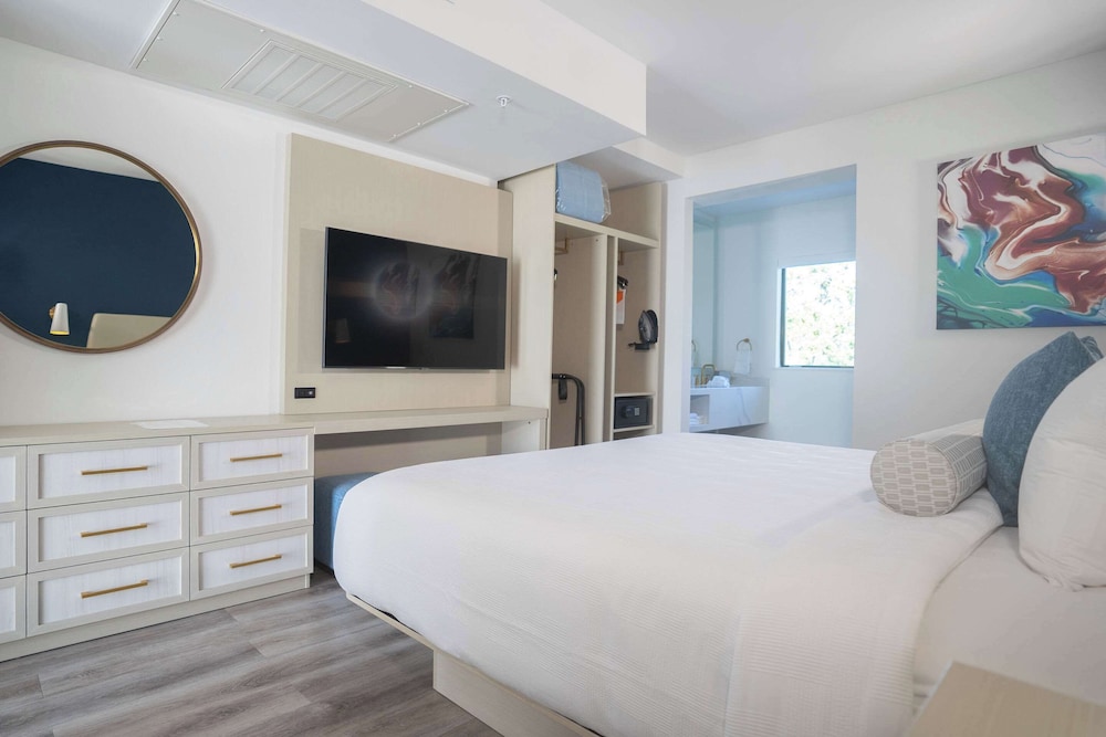 Suite, 1 King Bed with Sofa bed, Non Smoking (2 Person Sofa Bed)