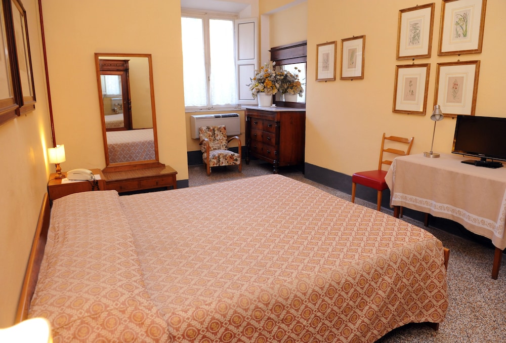 Standard Double or Twin Room photo 2