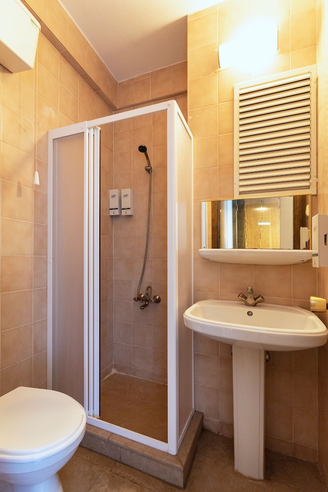 Standard Triple Room - Photo 2