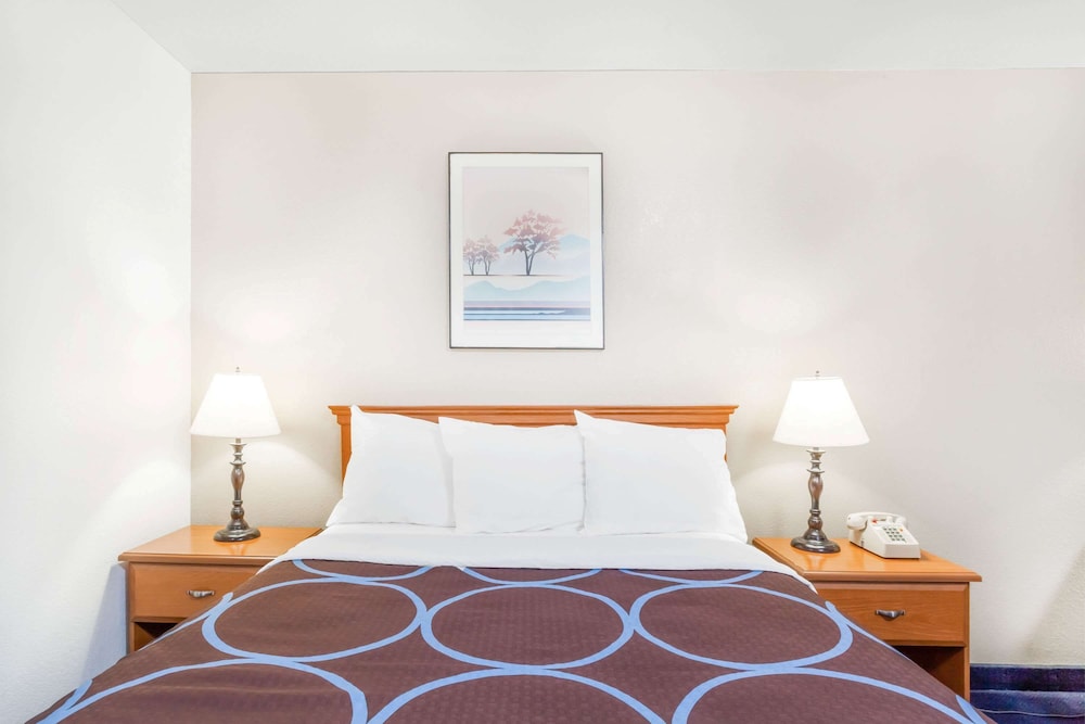 Room, 1 Queen Bed, Accessible, Non Smoking (Mobility Accessible) - Photo 1