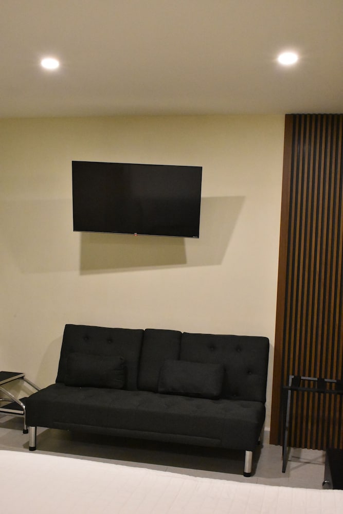 Deluxe Room - Photo 3