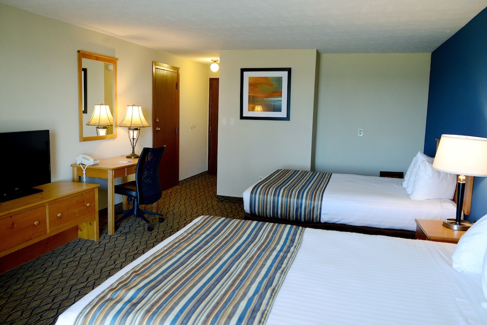 Standard Room, 2 Queen Beds, Lake View photo 2