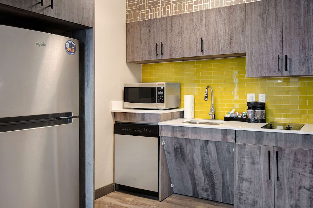 Suite, Multiple Beds, Accessible (Roll-in Shower) - Photo 1