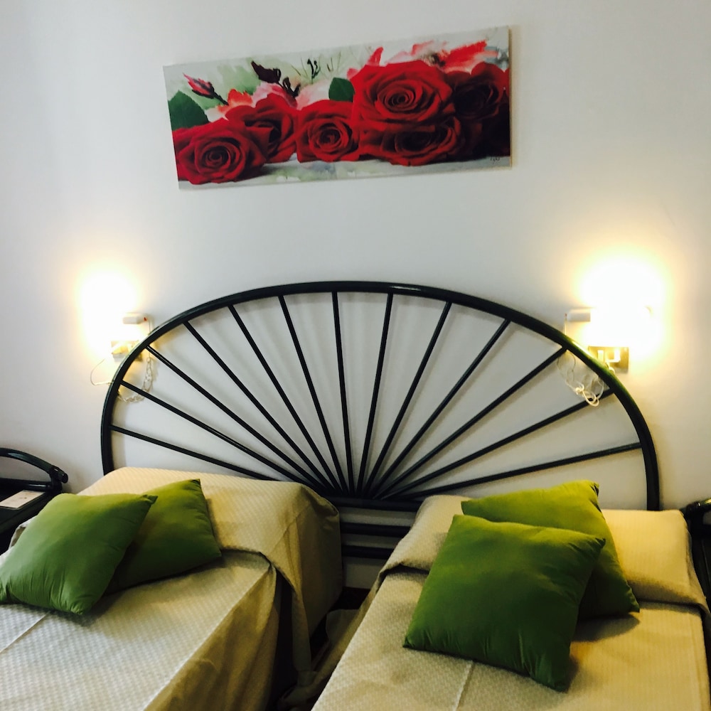 Standard Double Room Single Use, Garden View