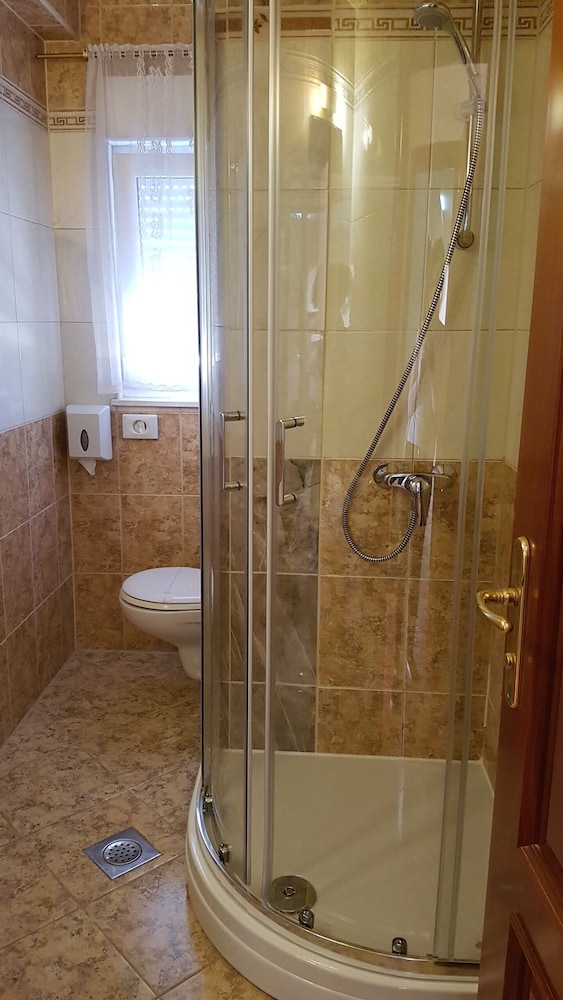Basic Triple Room photo 2