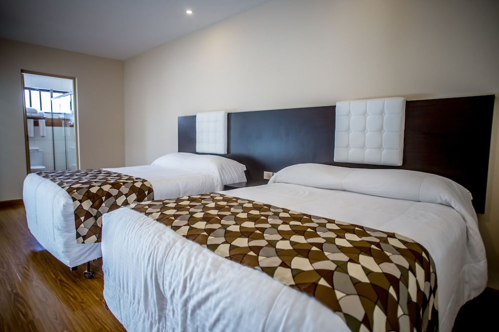 Double or Twin Room, 1 King Bed, Mountain View photo 2