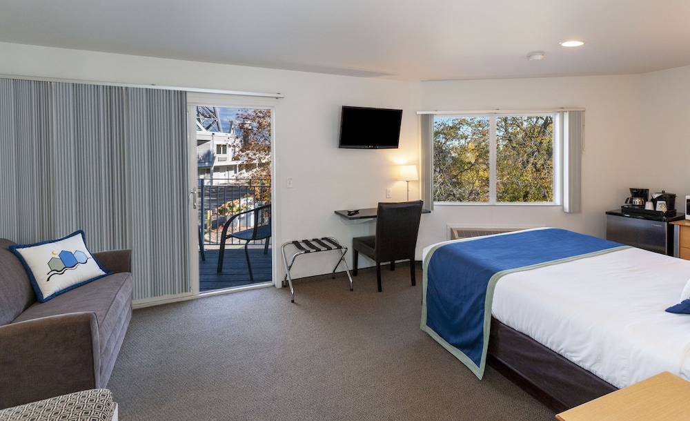 Classic Room, 1 Queen Bed with Sofa bed, Balcony (no water view)