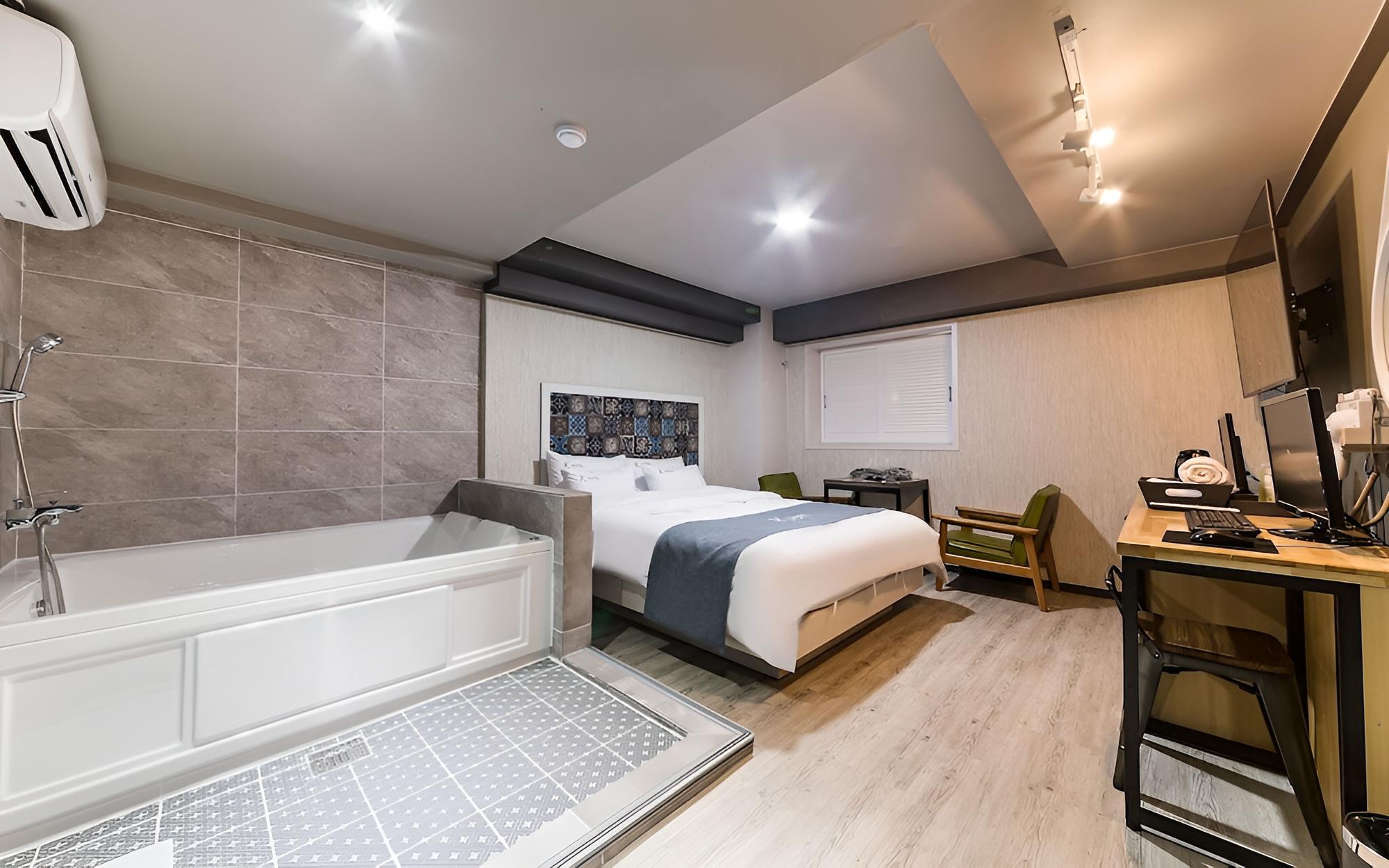 Room (Special Room) - Photo 15