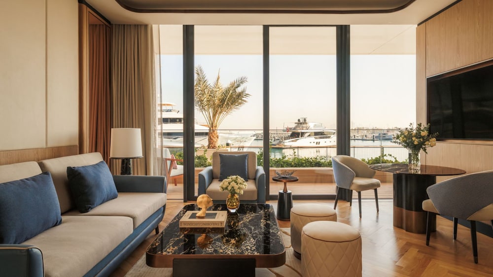 Promenade Deluxe Suite - Butler Service, Iliana Pool Club Access, Private Terrace on Promenade photo 2
