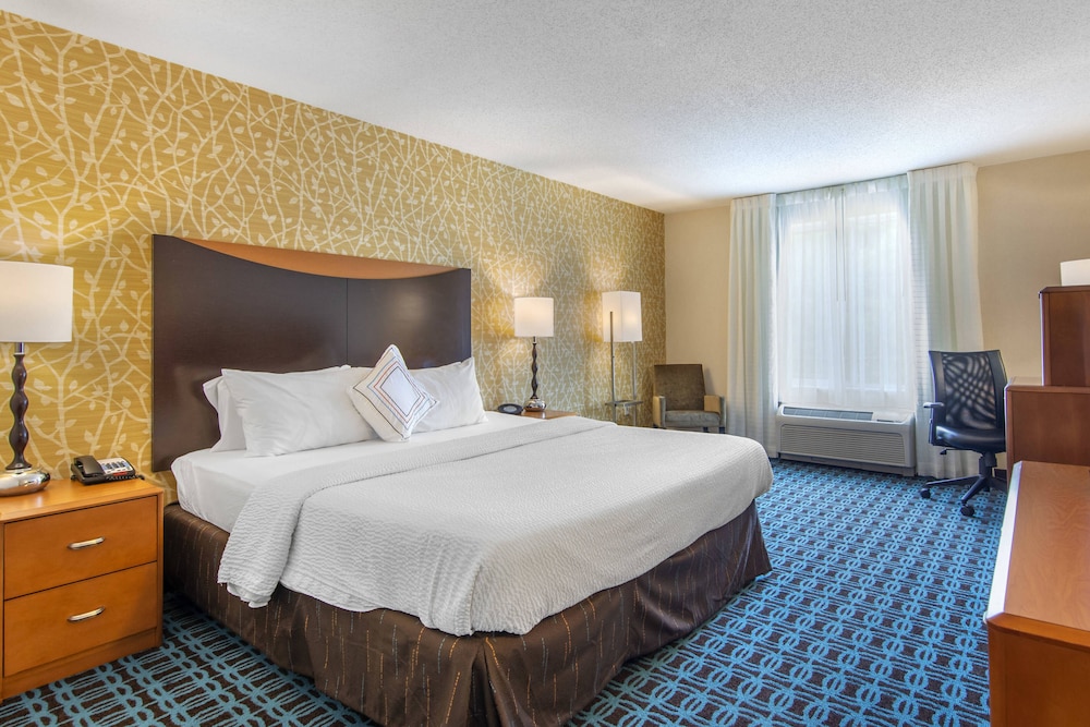 Room, 1 King Bed (Mobility/Hearing Accessible, Tub)