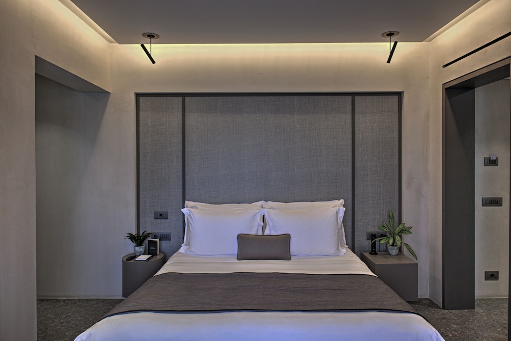 Superior Suite, Sea View - Photo 13