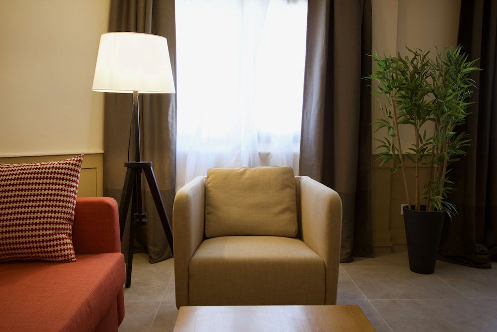 Deluxe Suite - Photo 8