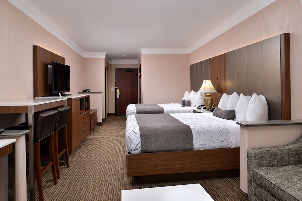 Standard Room, Multiple Beds, Non Smoking, Refrigerator & Microwave (with Sofabed) - Photo 3