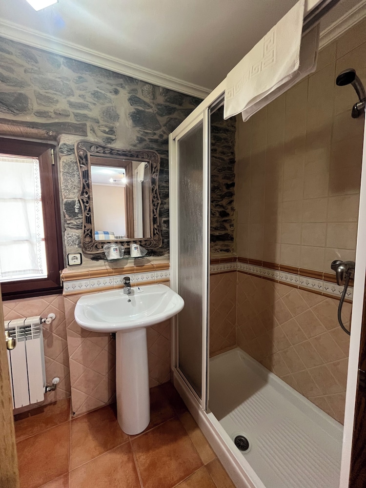 Double Room - Photo 9