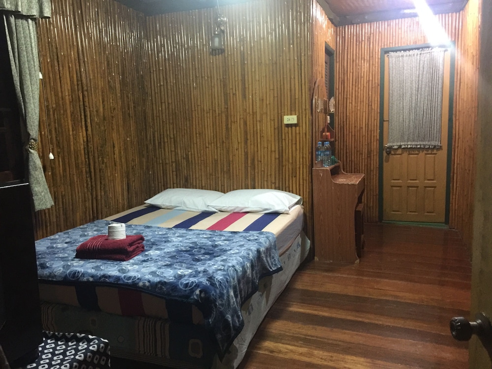 Hut Wood Bungalow photo 2