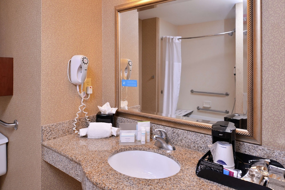 Room, 2 Queen Beds, Accessible, Non Smoking - Photo 2