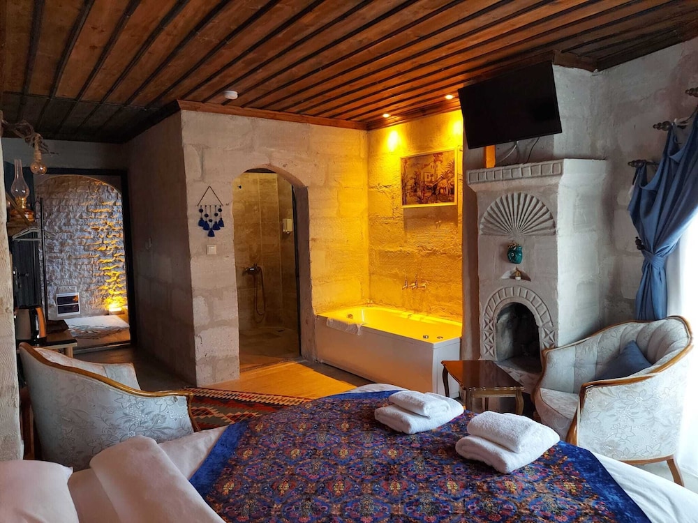 Deluxe Room - Photo 5