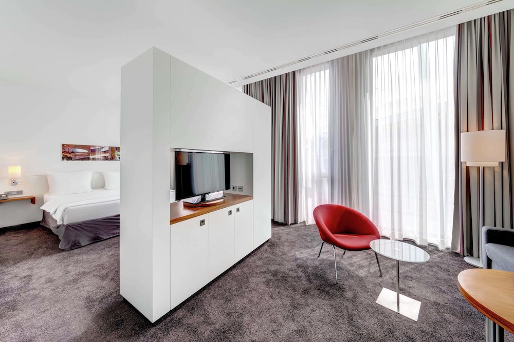 Junior Room, 1 King Bed