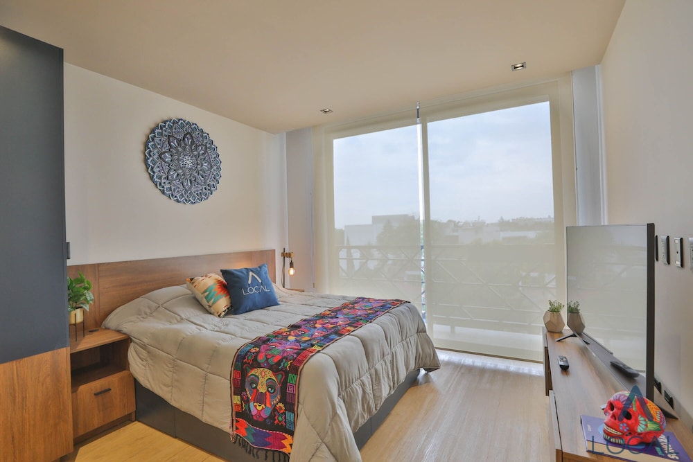 Executive Studio W Kitchenette & Balcony