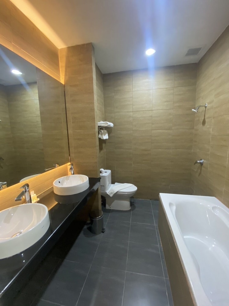 Deluxe Room, 2 Twin Beds - Photo 11