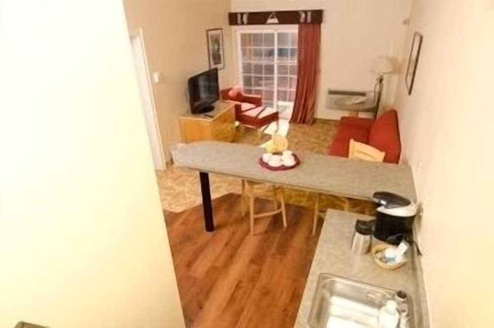Suite, 1 King Bed, Jetted Tub photo 2