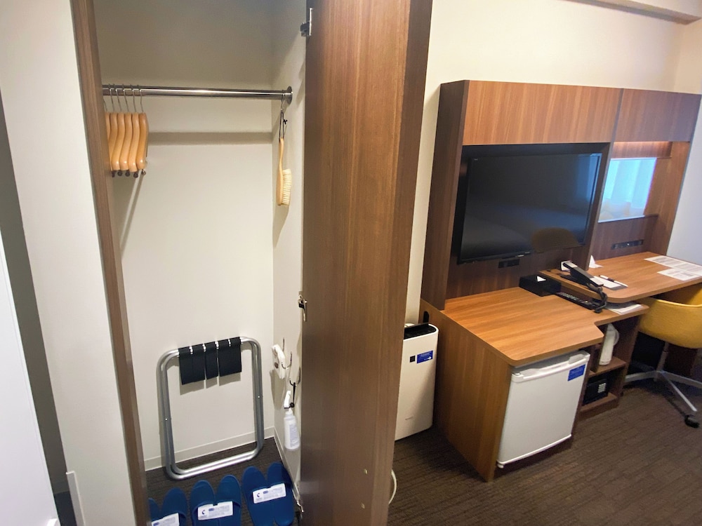 Room, Multiple Beds, Non Smoking thumbnail 5
