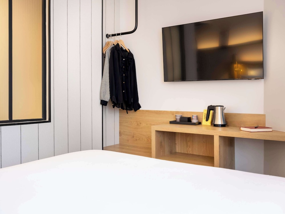 Mercure Paris Bercy Bibliothèque bedroom photo