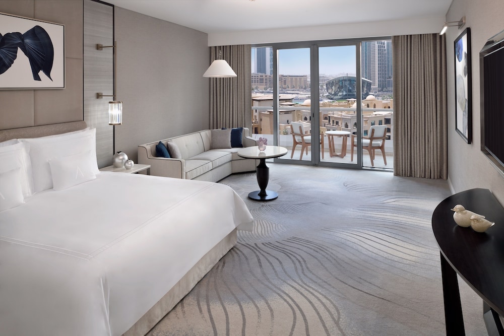 Club Fountain and Burj Khalifa View Room